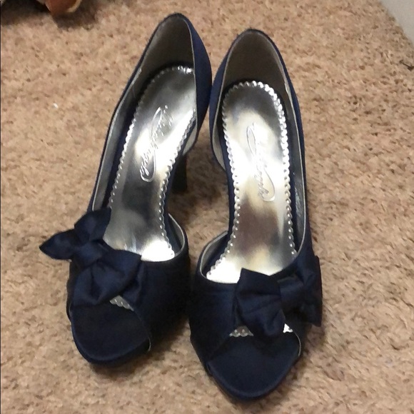 Heels - Picture 2 of 2